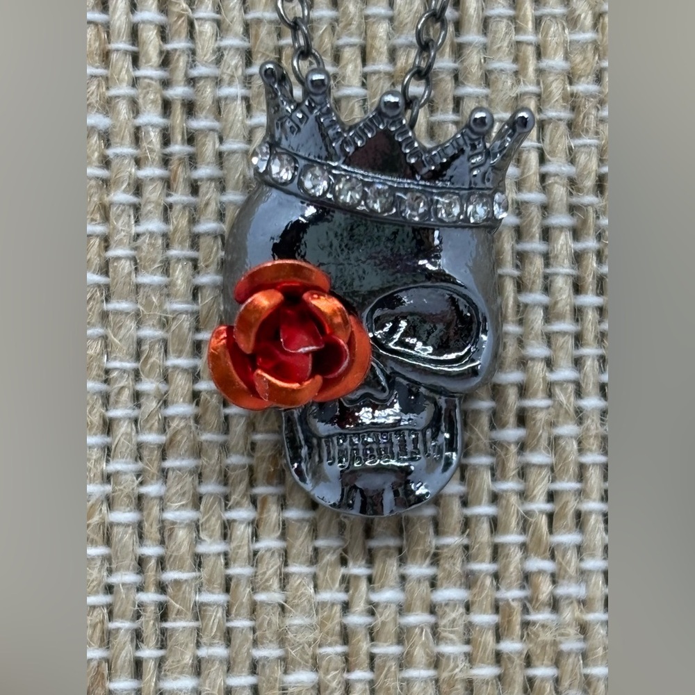 Black Skull Necklace with Red Rose Accent – Gothic Punk Statement Pendant - Picture 5 of 6